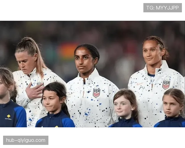 梅根·拉皮诺赛场上铁人，私底下却敢凹成时髦闺蜜团起飞了！