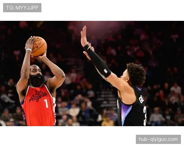 米德尔顿挡拆高效得分拉开差距，助雄鹿稳定季后赛节奏